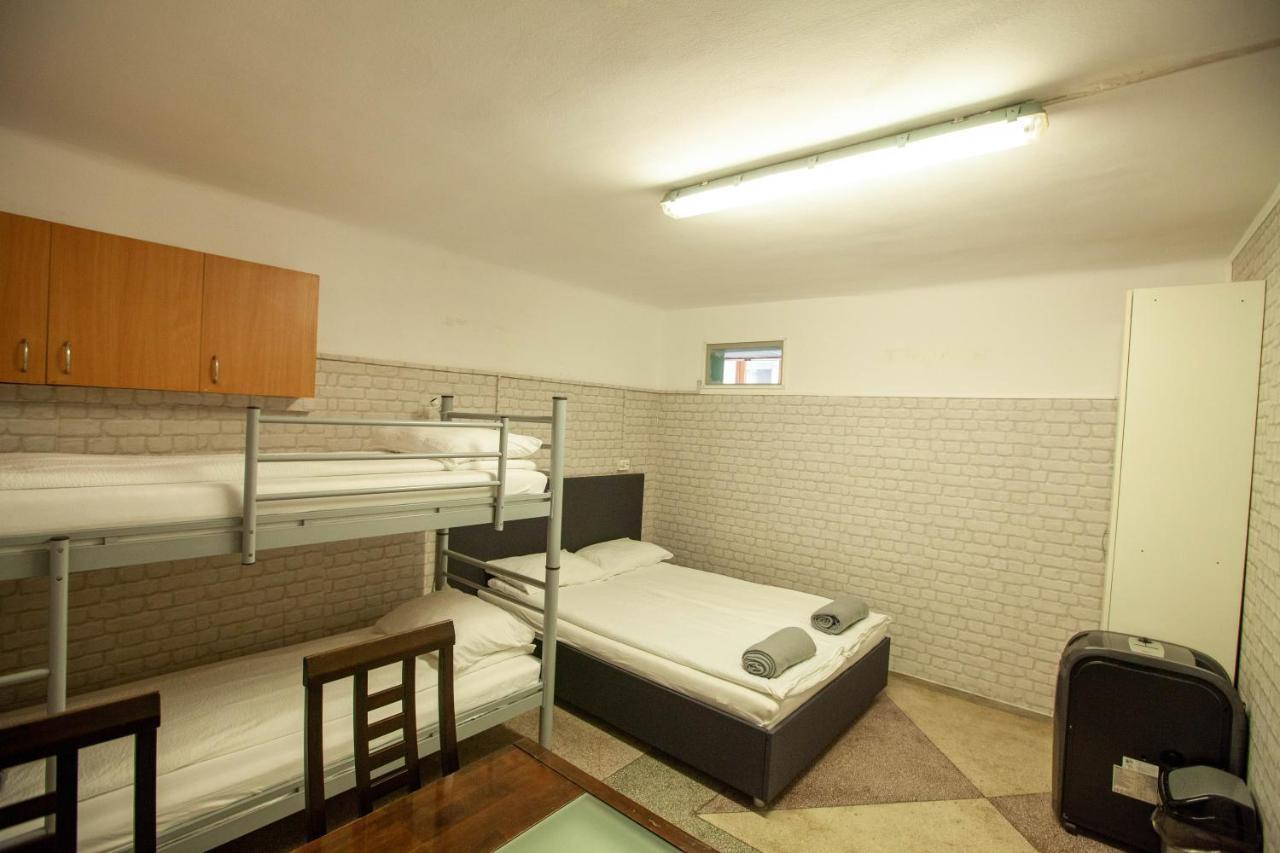 Oradea Central Hostel Екстер'єр фото